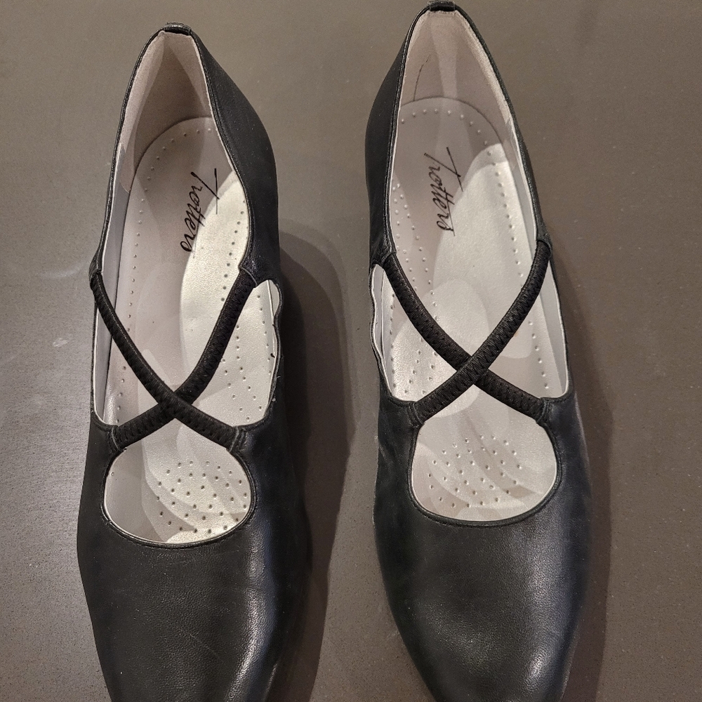 Trotters Black Shoes